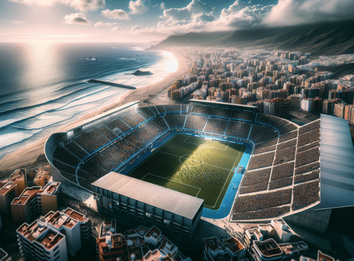Photo aérienne ultra-réaliste d'un stade de football moderne et rempli de jeunes joueurs, avec les plages ensoleillées de Gran Canaria et l'océan Atlantique en arrière-plan sous un ciel bleu éclatant, ambiance dynamique et prometteuse.